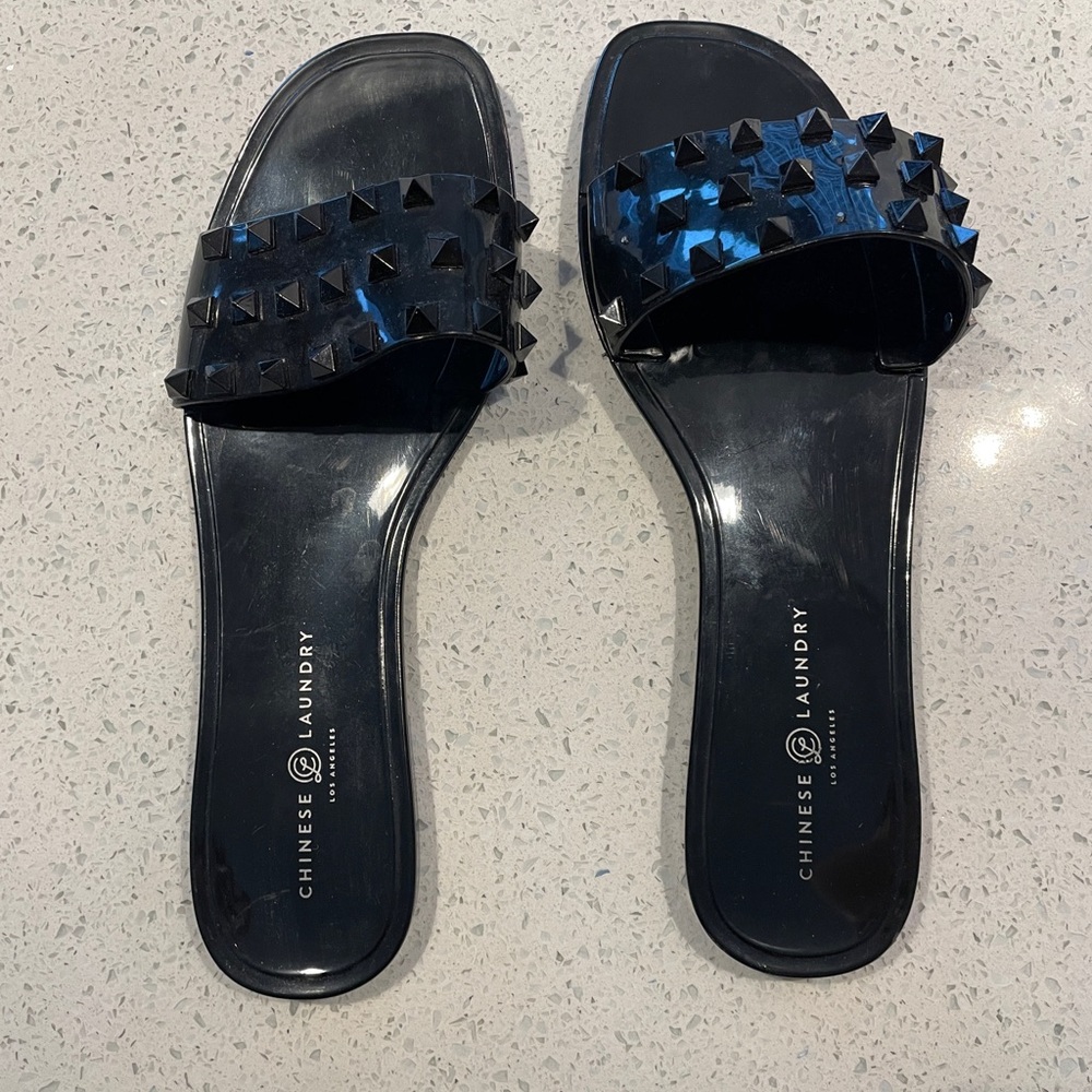 Chinese laundry black slides